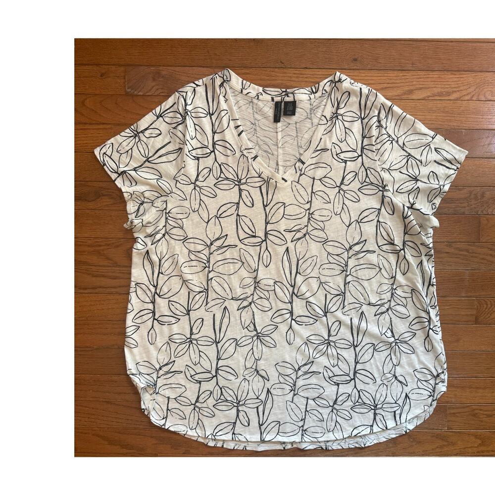 Cynthia Rowley 2X White and Black Floral 100% Cotton V Neck T shirt